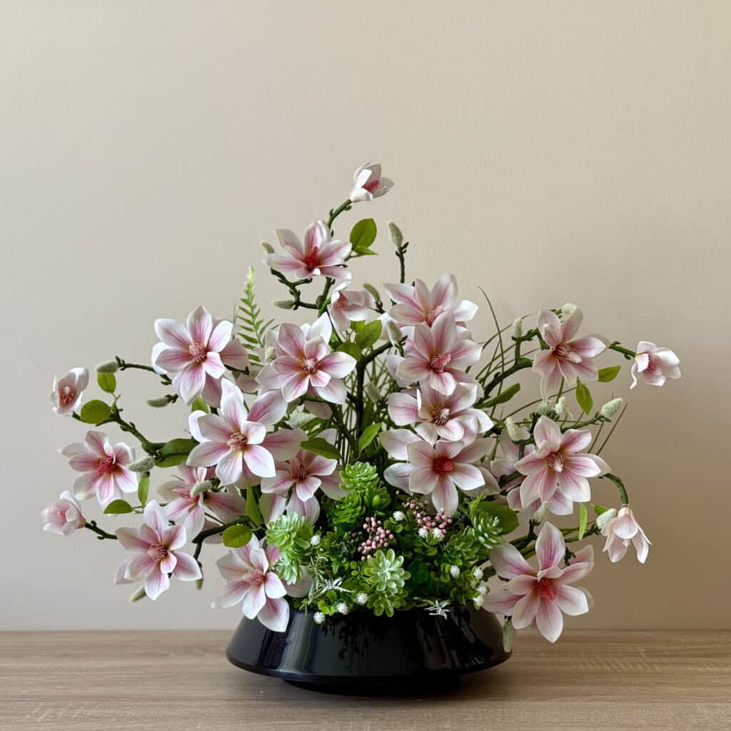 Kompozycja nagrobna z magnolii – elegancka dekoracja SP/2